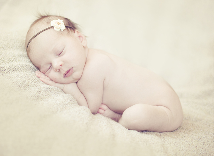 beautiful newborn girl photographs