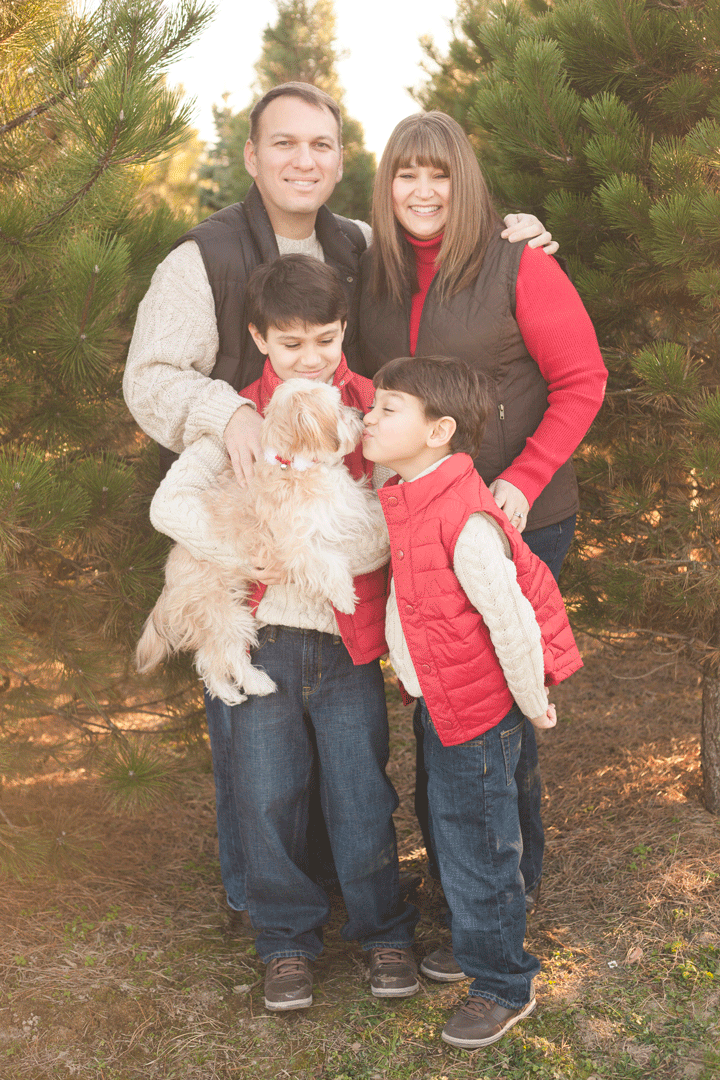 family photographer with the doggie