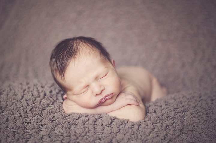 simple newborn photographer nwi