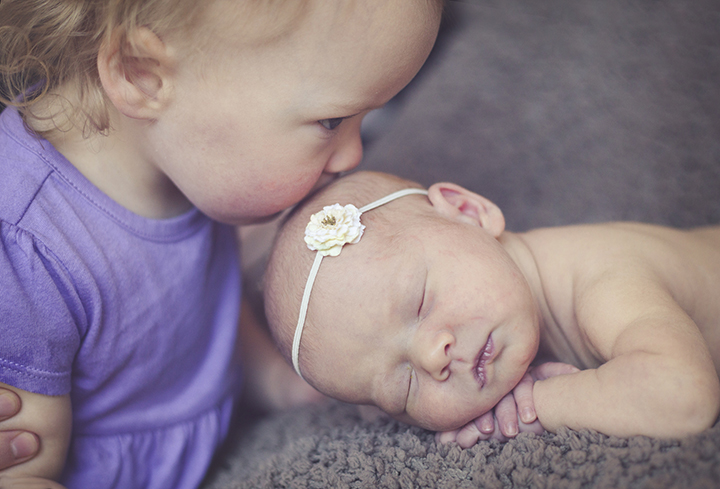 sisters kiss photographs